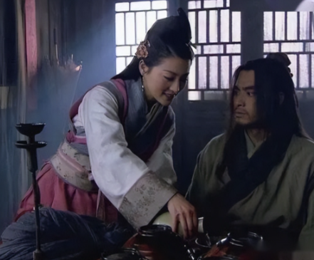 武松杀潘金莲时扯开衣襟的深层逻辑：法律、复仇与人性交织的悲剧